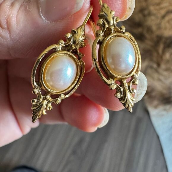 Gold Tone Victorian Style Earrings With Pearls - Picture 6 of 12